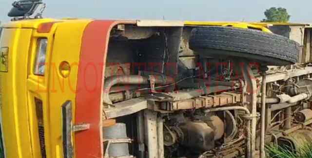 पंजाबः इस कालोनी के पास पलटी बच्चों से भरी स्कूल बस, देखें वीडियो