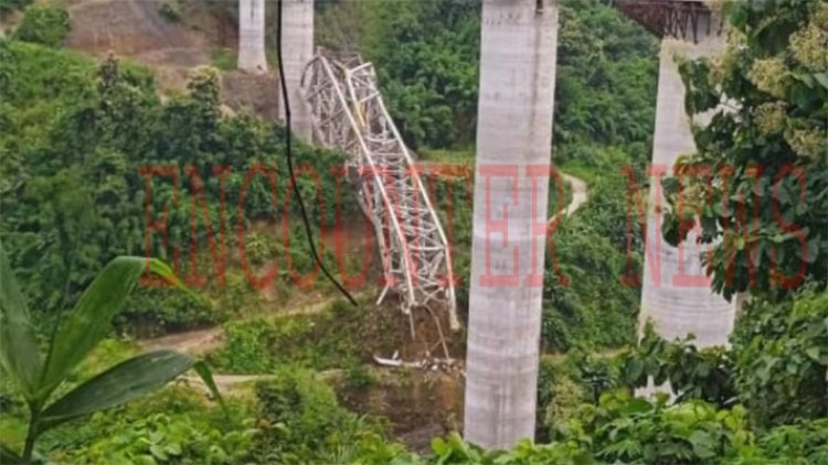 दर्दनाक हादसाः अंडर कंस्ट्रक्शन रेल ब्रिज ढहने से 17 की मौत, देखें वीडियो