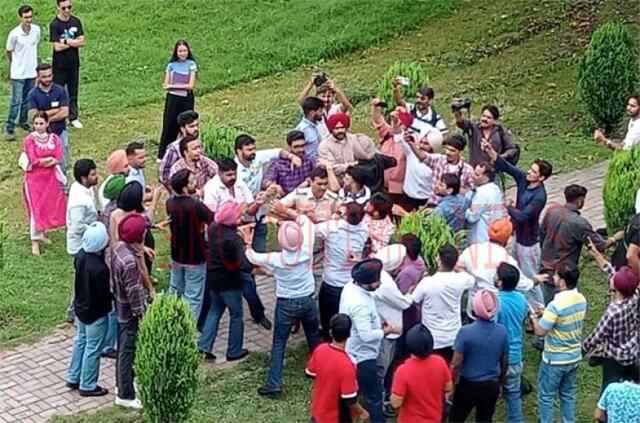 पंजाबः किसानों के समर्थन में उतरे छात्रों की Punjab University में स्टूडेंट्स से हुई हाथापाई, देखें वीडियो