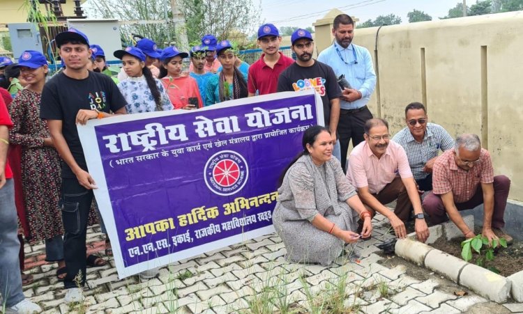 खड्ड कॉलेज में स्टूडेंटस ने जन्मदिवस पर किया पौधारोपण 