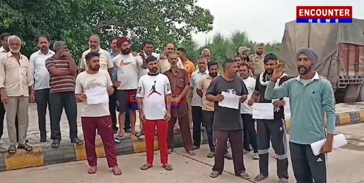पंजाब: टोल प्लाजा पर लोगों ने किया प्रदर्शन, देखें वीडियो