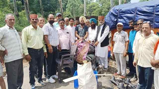 दून में प्रभावित परिवारों क 3-3 बिस्वा ज़मीन दे सरकार: हंसराज