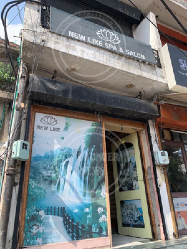 जालंधरः New Like Spa & Salon में भारी हंगामा, महिला कर्मी ने लगाए आरोप, देखें Live