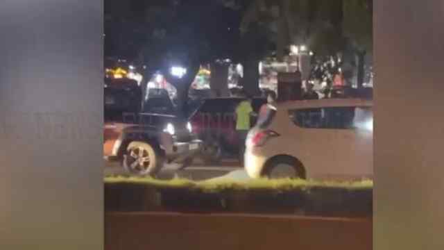 पंजाब : कार सवार युवकों ने बाप-बेटे के साथ किया यह कारनामा, देखें वीडियो