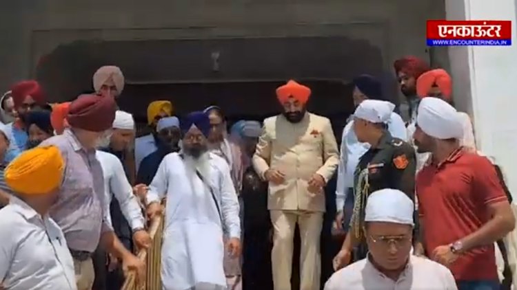 ਪੰਜਾਬ : ਸਚਖੰਡ ਸ੍ਰੀ ਹਰਿਮੰਦਰ ਸਾਹਿਬ ਨਤਮਸਤਕ ਹੋਏ ਰਾਜਪਾਲ, ਦੇਖੋ ਵੀਡਿਓ