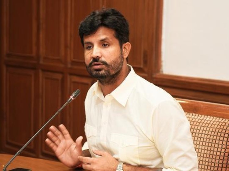 पंजाब: विवादों में फंसे राजा वड़िंग, गर्माई सियासत, देखें वीडियो