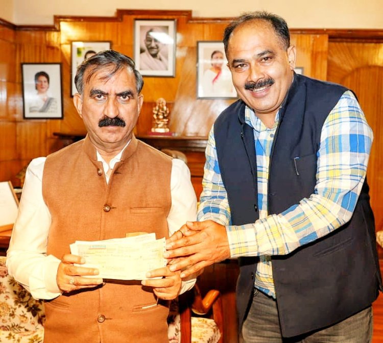 भुट्टो ने सीएम सूक्खू को भेंट किया 2,22,503 रुपये का ड्राफ्ट