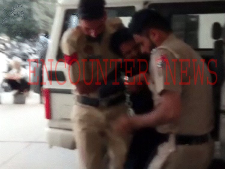 पुलिस और गैंगस्टर में चली गोलियां, हथियारों सहित एक काबू