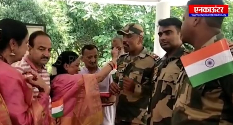 पंजाबः महिलाओं ने फौजी भाइयों को राखी बांधकर मनाया पर्व, देखें वीडियो
