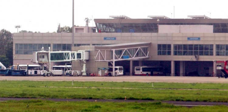 एयरपोर्ट पर यात्री के बैग से 12 हजार डॉलर चोरी