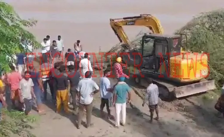 कपूरथलाः धुस्सी बांध में आया कटाव, इन गांवों में बढ़ा बाढ़ का खतरा, देखें वीडियो