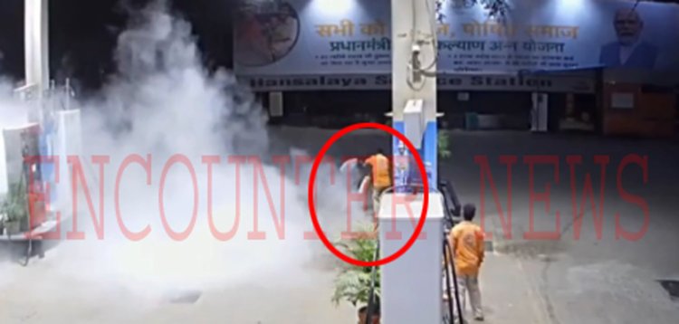 पैट्रोल पंप पर युवकों की गुंडागर्दी, सेल्समैनों को जमकर पिटा, देखें CCTV