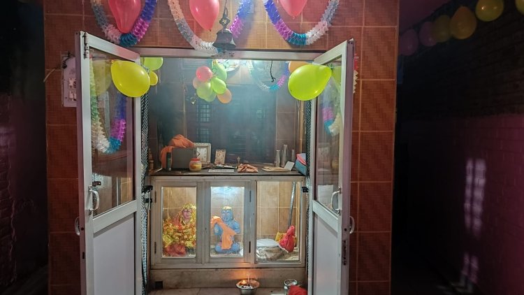गुग्गा जाहिर बीर के सेवक छत्र पूजा करके गुणगान करने निकले नंगे पांव 