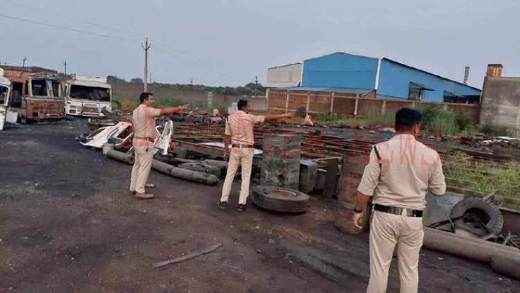 कबाड़खानों पर पुलिस की छापेमारी, 25 से अधिक दुकानें सील