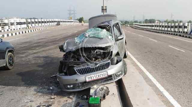 पंजाबः भयानक सड़क हादसे में 2 की मौत, कार के उड़े परखच्चे