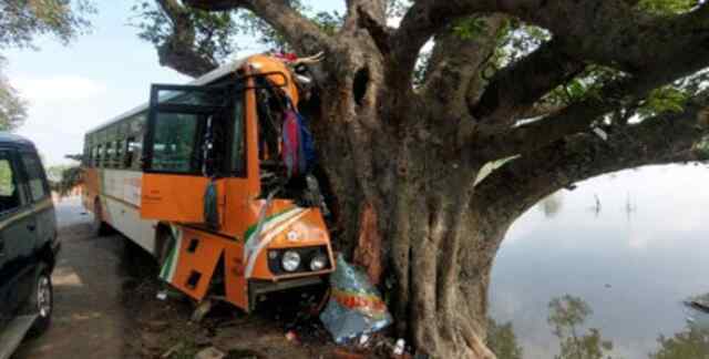 रोडवेज बस पलटी, कई यात्री घायल