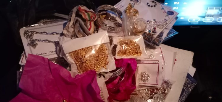 आयकर विभाग ने 40 ग्राम सोना व 5 किलो चांदी के आभूषण पकड़े, 30 हजार जुर्माना वसूला