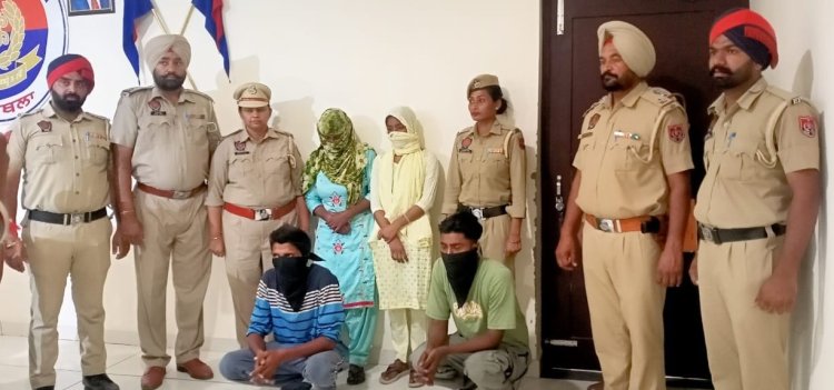 पंजाबः वायरल वीडियो में नशा बेचने वाली लड़की मां समेत गिरफ्तार, देखें वीडियो