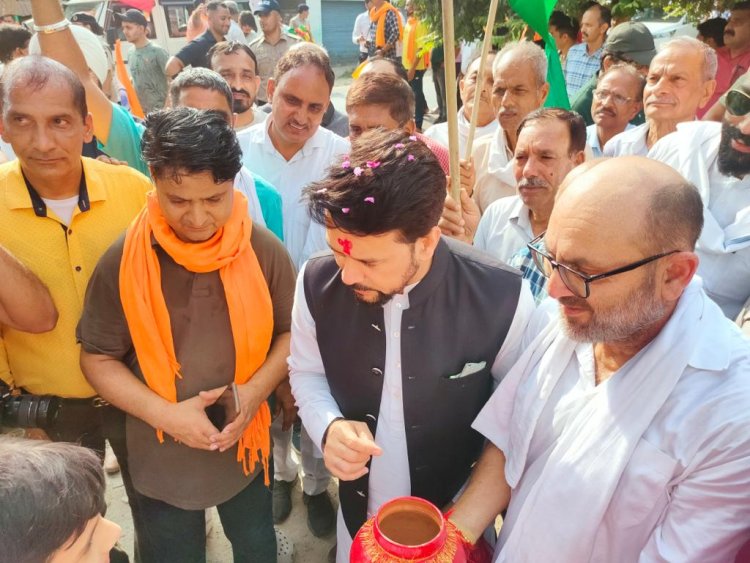 सलोह में मेरी माटी मेरा देश कार्यक्रम में शामिल हुए केंद्रीय मंत्री अनुराग सिंह ठाकुर