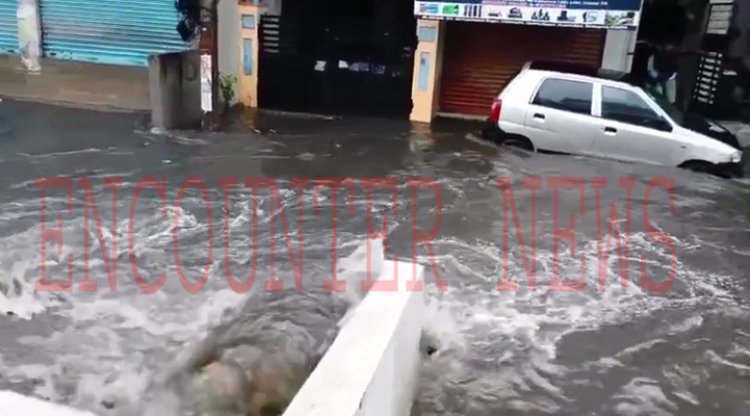 इस जिले में भारी बारिश ने निचले इलाकों में भरा पानी, स्कूल-कॉलेजों में छुट्टी, देखें वीडियो