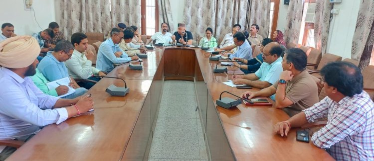 हरोली उत्सव को लेकर एसडीएम हरोली ने अधिकारियों के साथ की बैठक
