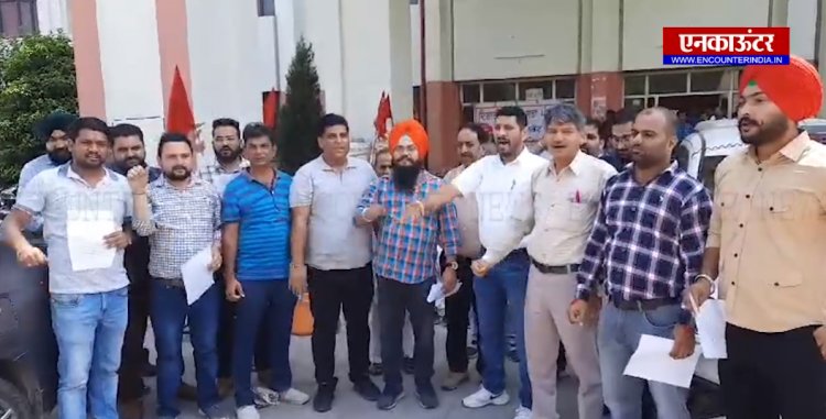 पंजाब : पटवार यूनियन एंव कानूनगो यूनियन ने किया रोष प्रदर्शन, जलाई कॉपियां, देखें वीडियो
