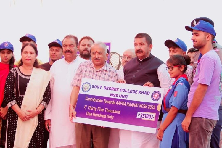 एनएसएस यूनिट खड्ड कॉलेज ने सीएम राहत कोष में 35100 की राशि डिप्टी सीएम को की भेंट