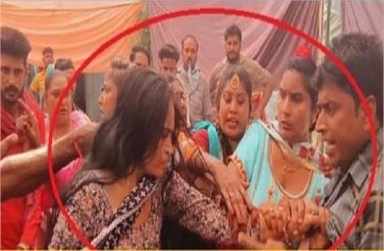 शादी के मंडप में दुल्हन के साथ Girlfriend ने भी दी दस्तक