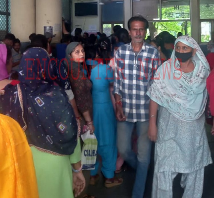 जालंधरः Civil Hospital के OPD में लगी लंबी कतारे, मरीज हुए परेशान, देखें वीडियो