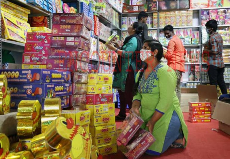 आप सरकार का बड़ा ऐलानः पटाखों बेचने और चलाने पर लगाई रोक