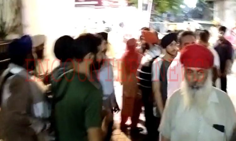 पंजाबः गुरुद्वारा साहिब की कमेटी और मोहल्ला निवासी हुए आमने-सामने, देखें वीडियो