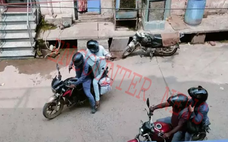 दिन दहाड़े Axis Bank के गार्ड, कैशियर को गोली मार 22 लाख लूटे, एक की मौत, देखें CCTV