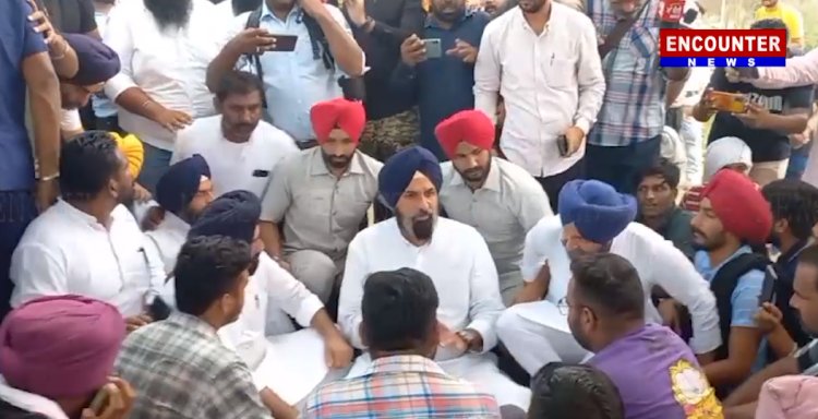 पंजाब : प्रदर्शन कर रहे लाईनमैनों से मिलने पहुंचे मजीठिया, सरकार पर साधा निशाना, देेखें वीडियो