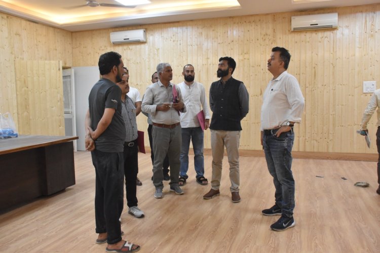 बल्क ड्रग पार्क के निर्माण संबंधी कार्यों को लेकर निदेशक उद्योग विभाग ने समीक्षा बैठक