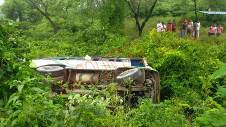 पंजाबः दर्दनाक हादसा, सवारियों से भरी मिनी बस पलटी, 10 घायल