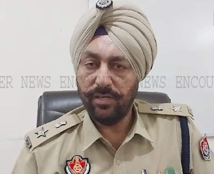 जालंधरः हेरोइन सहित पकड़े गए दो पुलिस कर्मियों को लेकर SSP मुखविंदर ने किए चौकाने वाले खुलासे, देखें वीडियो