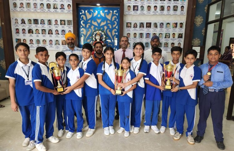 वशिष्ट पब्लिक स्कूल के छात्रों ने खंड स्तरीय अंडर- 14 प्रतियोगिता में किया उत्कृष्ट प्रदर्शन