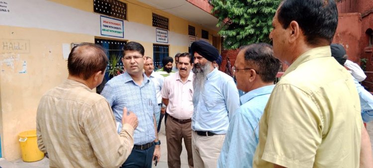 उपायुक्त ने ऊना के स्थानीय शिक्षण संस्थानों का किया औचक निरीक्षण