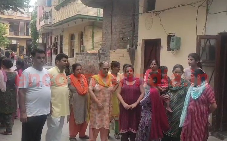 जालंधरः घर में महिला ने फांसी लगाकर की आत्महत्या, देखें वीडियो