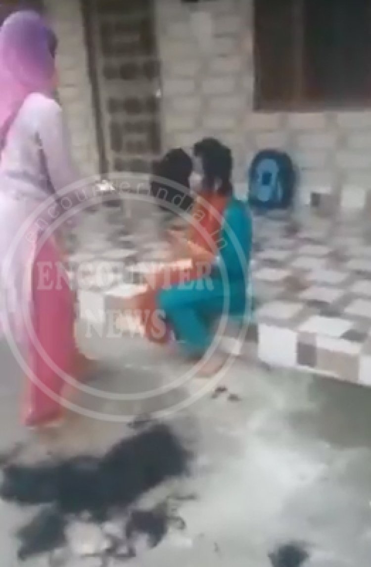 मणिपुर जैसी घटना: महिला के काटे बाल, मुंह काला कर गांव में घुमाया, देखें वीडियो