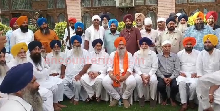 पंजाब : श्री केसगढ़ साहिब में सुखबीर सिंह बादल हुए नतमस्तक, देखें वीडियो