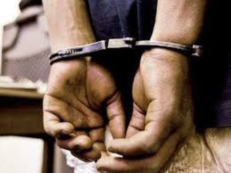 दंपति से लूट मामले में 4 आरोपी गिरफ्तार