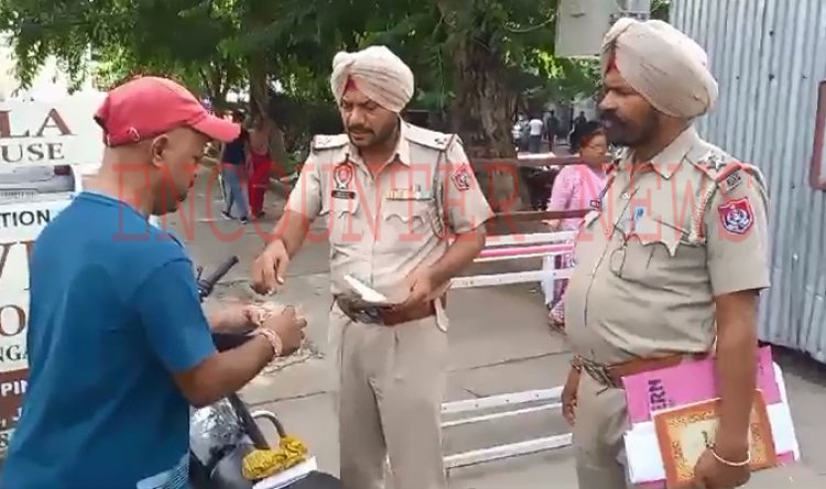 जालंधरः Civil Hospital में पुलिस ने व्यक्ति की बाइक की इंपाउंड, देखें वीडियो