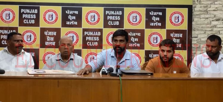 जालंधरः आप नेता दिनेश ढल्ल के खिलाफ पीड़ित परिवार ने लगाए गंभीर आरोप, देखें Live