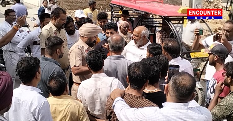 पंजाब : सरकारी कर्मचारी और प्लाट मालिक की बीच हुई बहसबाजी, देखें वीडियो