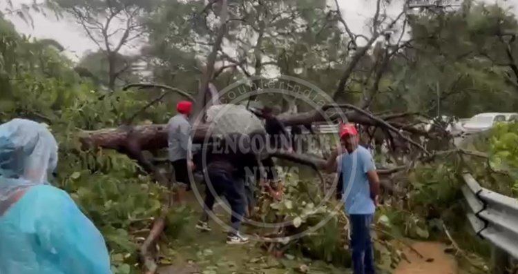 माता चिंतपूर्णी मार्ग हुआ बंद, सड़क पर लगा लंबा जाम
