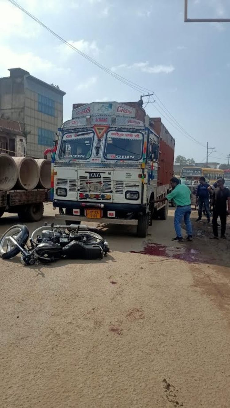 ट्रक की चपेट में बुलेट के आने से चालक की मौत