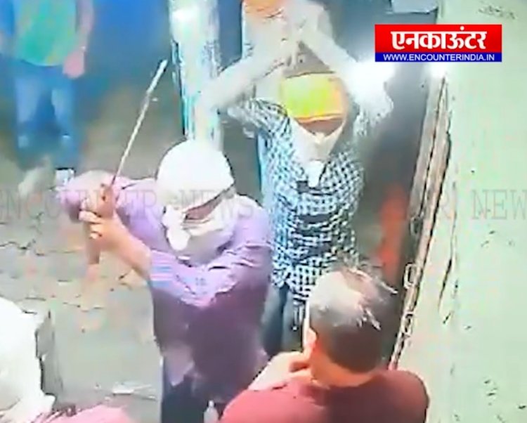 पंजाबः अल सुबह तेजधार हथियार से लुटेरे ने दिया वारदात को अंजाम, देखें CCTV