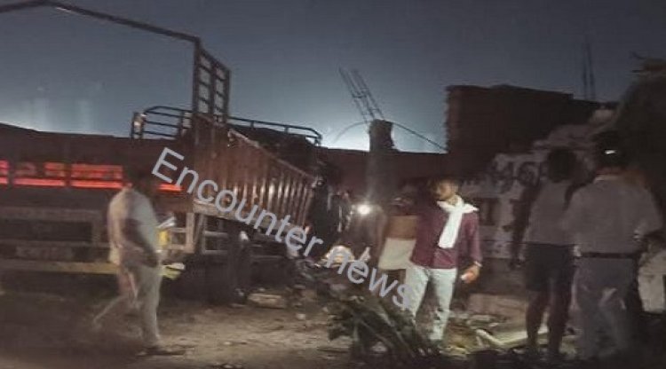 बेकाबू कैंटर ढाबे में घुसा, खाना खा रहे 4 लोगों की मौत