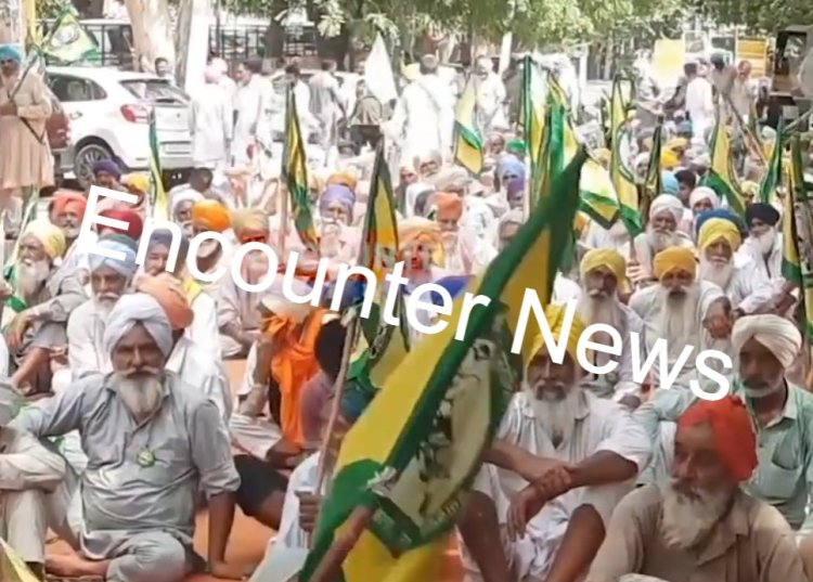 ਪੰਜਾਬ : ਸੰਯੁਕਤ ਕਿਸਾਨ ਮੋਰਚਾ ਦੇ ਵਲੋਂ ਡਿਪਟੀ ਕਮਿਸ਼ਨਰ ਦੇ ਦਫ਼ਤਰ ਦੇ ਬਾਹਰ ਲਾਇਆ ਗਿਆ ਧਰਨਾ, ਦੇਖੋ ਵੀਡਿਓ